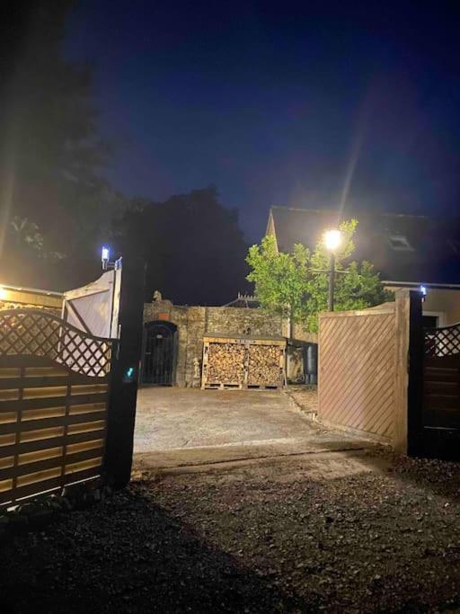 Beautiful Renovated Former Coach House ลานเดโล ภายนอก รูปภาพ