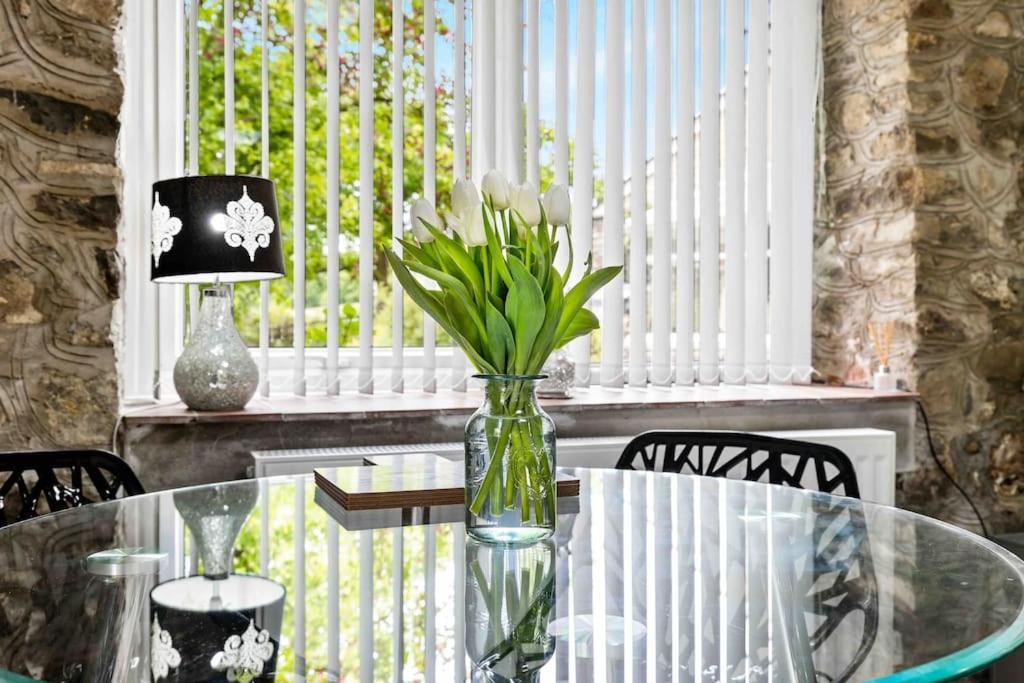 Beautiful Renovated Former Coach House ลานเดโล ภายนอก รูปภาพ