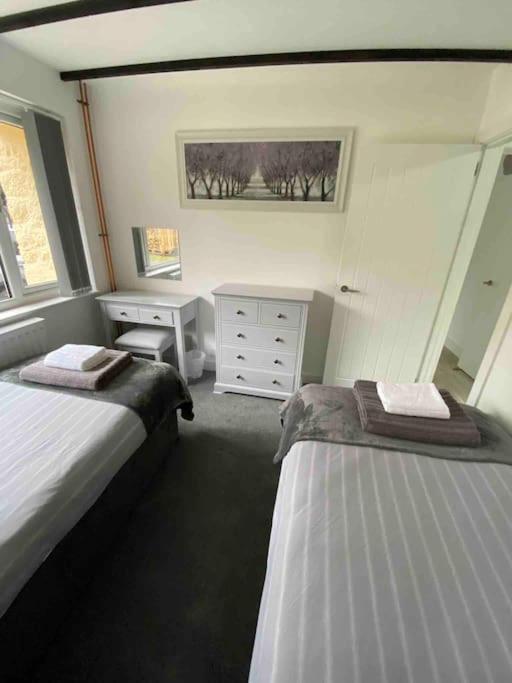 Beautiful Renovated Former Coach House ลานเดโล ภายนอก รูปภาพ